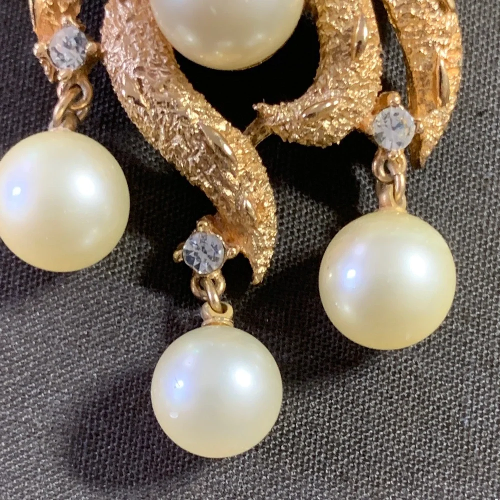 Trifari Vintage Brooch Pin with Pearls